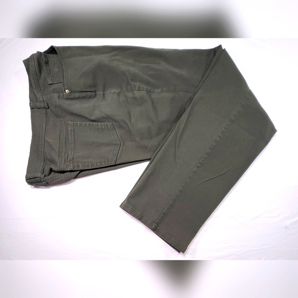 GLORIA VANDERBILT Amanda Straight Leg Stretch Jeans in Olive Green - Size 18